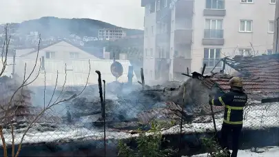 Kocaeli'de gecekondu alevlere teslim oldu: 5 kişi dumandan etkilendi