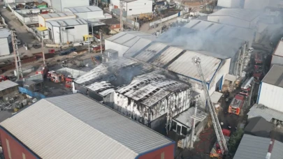 Kocaeli’de boya ve sunta imalathanesinde yangın: Büyük hasar meydana geldi