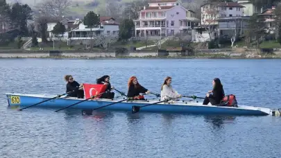 Kocaeli'de gazetecilerden 8 Mart için anlamlı etkinlik düzenlendi