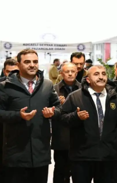 Kocaeli Başiskele Belediye Başkanı'ndan pazar esnafına 'sıcak' karşılama: Çorba dağıtıldı