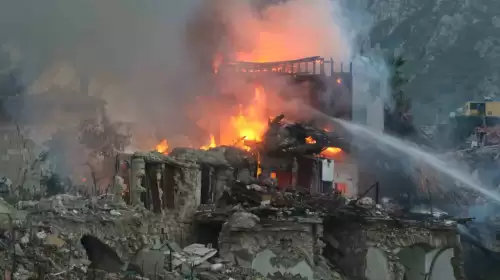 Hatay'da Çıkan Yangında Ahşap Bina Kül Oldu