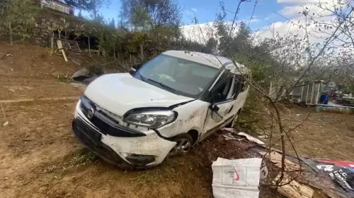 Kocaeli İzmit'te Feci Kaza: 50 Metre Yuvarlanan Araçtan 2 Yaralı Kurtarıldı