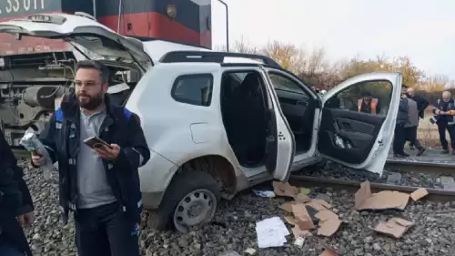 Malatya Battalgazi’de Yük Treni ile Hafif Ticari Araç Çarpıştı! 2 Yaralı