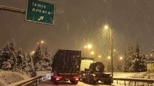 Kar Yağışı Devam Ediyor! Trafikte Zor Anlar