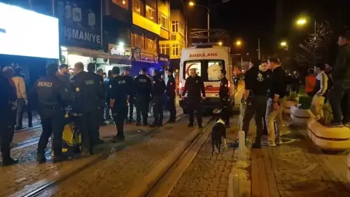 İzmit Barlar Sokağı'nda Hareketli Gece! Bıçaklar Çekildi