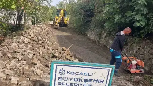 Kocaeli Köy Yolları Modernleşiyor! Kilit Parke Taşı Çalışmaları Hızla Sürüyor