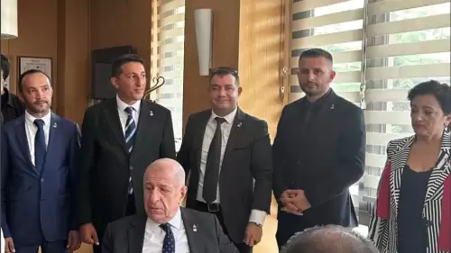 Ümit Özdağ Zafer Partisi Kocaeli İl Başkanlığı'nın 2. Olağan Kongresi için İzmit'e geldi