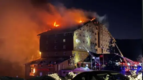 Bolu Kartalkaya'daki otel yangını devam ediyor: Ekipler söndürme çalışmalarını bırakmadı