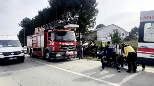 Sakarya'da otomobil takla attı: Sürücü araçta sıkıştı