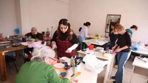 Kocaeli Kartepe'de kadınlardan seramik kursuna yoğun ilgi