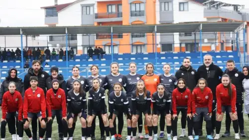 Sakarya'da Körfezli kızlar Sakarya Serdivan 1907 Bayan Futbol Takımı'nı 5-0 yendi