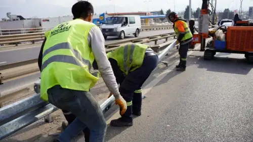 Kocaeli Büyükşehir Belediyesi hasarlı otokorkulukları yeniliyor