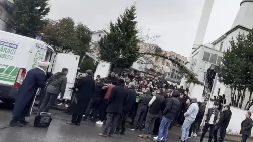 Kocaeli Çayırova ilçesinde eşi tarafından silahla öldürülmüştü: Cenazesi Gümüştepe Camii'nde kılındı