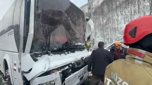 Bolu Tem yolunda kaza: 28 Yolcu İran'a giderken kaza yaptı