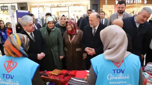 Deprem bölgesindeki cami ve Kur’an kurslarına destek için hayır çarşısı açıldı