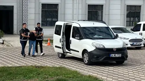 Yeğeninin eşini özel halk otobüsünde öldüren sanığın yargılanmasına başlandı