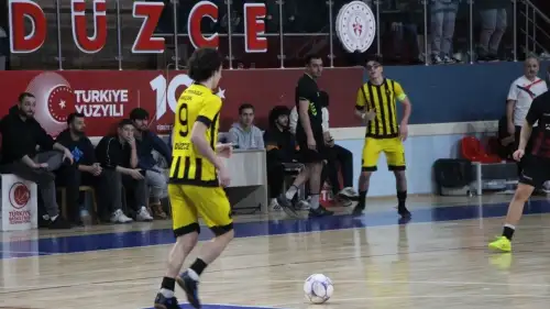 Düzce'de Okul sporları futsal gençler a müsabakasında liseler yarıştı