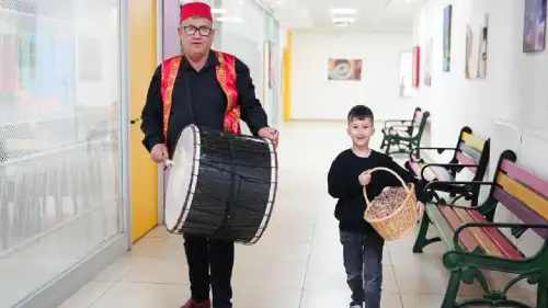 Düzce'de Ramazan coşkusunu çocuklarda davulla yaşadı