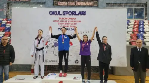 Zonguldak’ta yapılan Taekwondo Gençler Okul Sporları müsabakalarında Düzceli 8 sporcu madalya kazandı