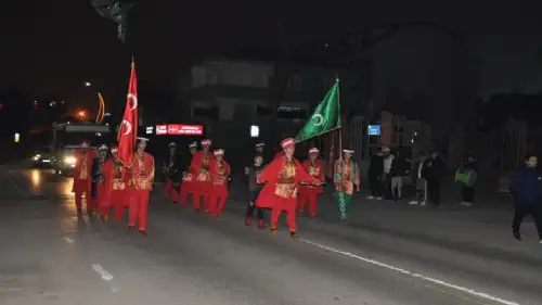 Kocaeli Kartepe'de genç mehter takımı vatandaşları sahura uyandırıyor