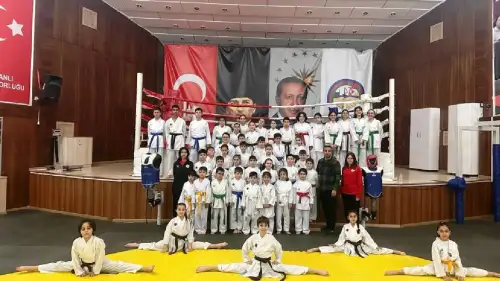 Kocaeli Körfez'de minikler arasında kuşak sınav heyecanı yaşandı