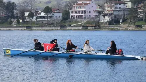 Kocaeli'de gazetecilerden 8 Mart için anlamlı etkinlik düzenlendi