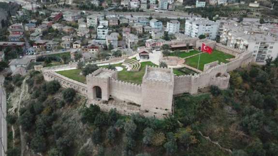 Japonya Başkonsolosu 1400 yıllık Hereke Kalesi’ne hayran kaldı