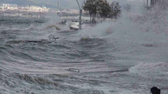 Kocaeli'ye Fırtına Gelecek Valilik Uyardı!