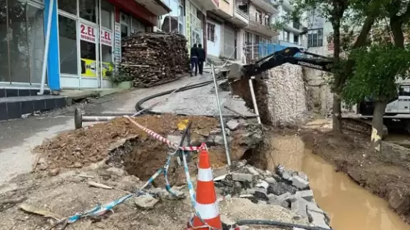 İzmit'te Çöken İstinat Duvarı Yine Çöktü! 