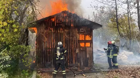 Alevler Her Şeyi Yuttu! Başiskele'de Baraka Küle Döndü