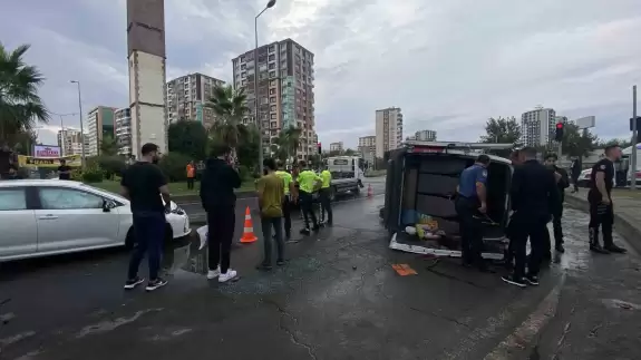 Diyarbakır'da Meydana Gelen Trafik Kazasında Otomobil ile Minibüs Çarpıştı: 1 Bebek ve 8 Kişi Yaralandı