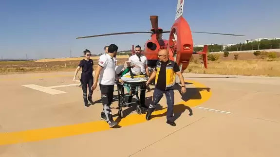 Yaralanan 83 Yaşındaki Hasta, Ambulans Helikopterle Hastaneye Sevk Edildi