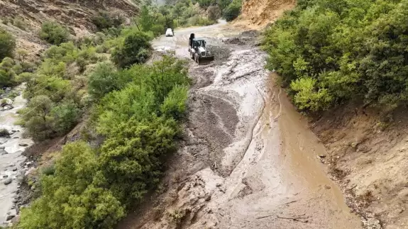 Tunceli Pülümür’de Heyelan Paniği: Yağışlar Hayatı Felç Etti!