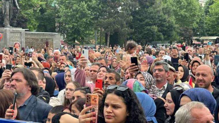 Duayen sanatçı Coşkun Sabah Düzceliler ile buluştu 4