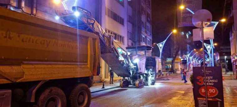 Alemdar Caddesinde gece yarısı asfaltlama 1