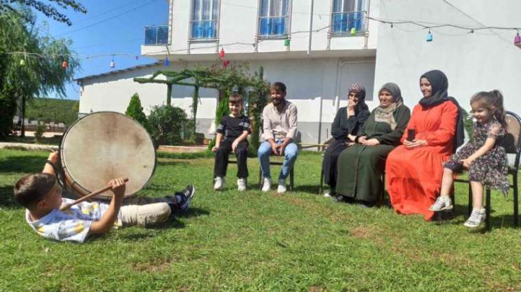 8 yaşında düğünlerin vazgeçilmezi oldu 1