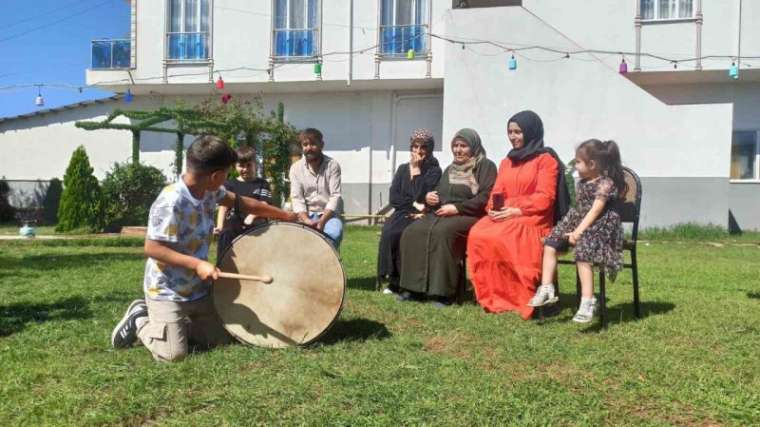 8 yaşında düğünlerin vazgeçilmezi oldu 2