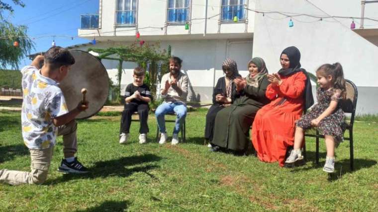 8 yaşında düğünlerin vazgeçilmezi oldu 3