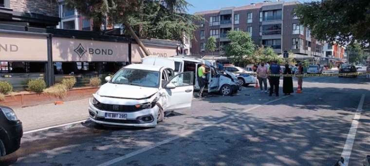 Düzce’de hafif ticari araç otomobille çarpıştı: 1’i bebek 5 yaralı 4