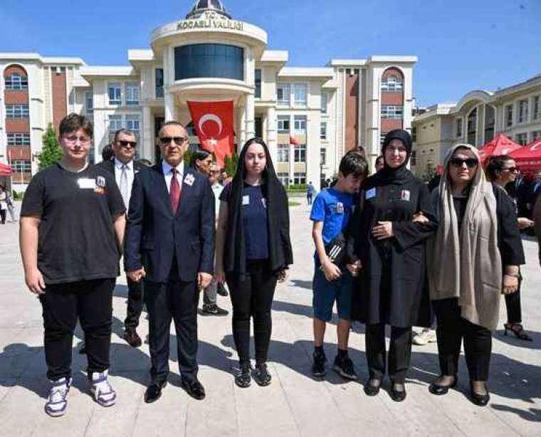 Kaymakam göz yaşları içinde son yolculuğuna uğurlandı 10