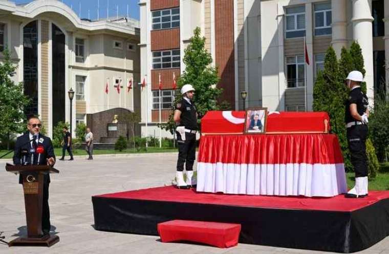 Kaymakam göz yaşları içinde son yolculuğuna uğurlandı 11