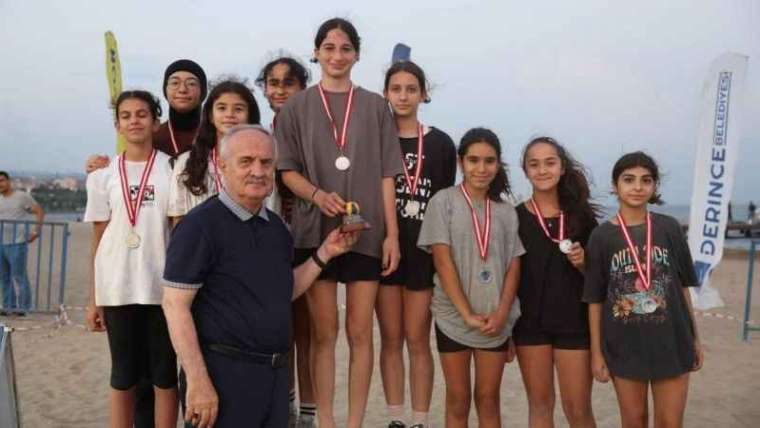 Derince’de plaj voleybolu heyecanı 3