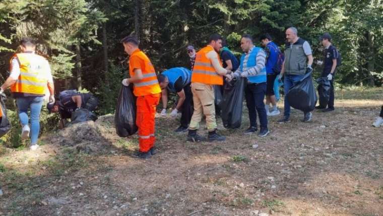 Çevreyi Temiz Tutma etkinliğinden 90 poşet çöp çıktı! 4