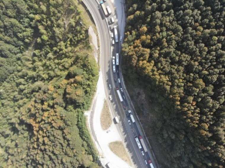 Bolu Haber: Yol Çalışmasından Kaçarken Bolu Dağı’nda trafiğe yakalandılar 1