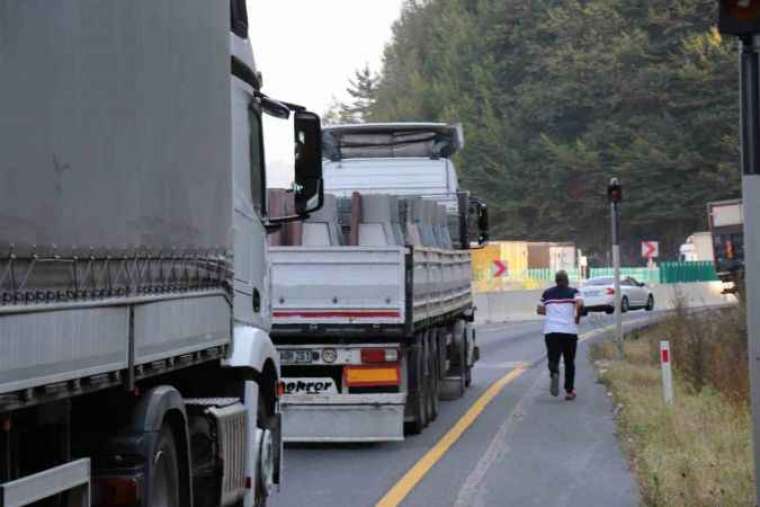 Bolu Haber: Yol Çalışmasından Kaçarken Bolu Dağı’nda trafiğe yakalandılar 3