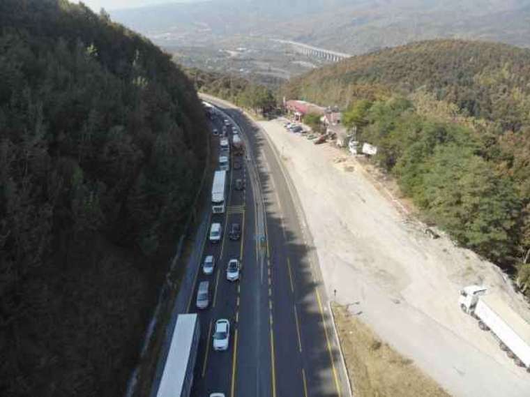 Bolu Haber: Yol Çalışmasından Kaçarken Bolu Dağı’nda trafiğe yakalandılar 4