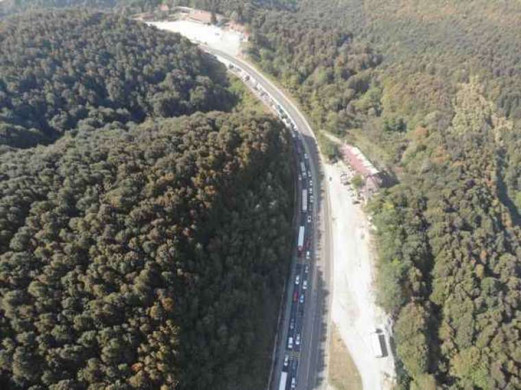 Bolu Haber: Yol Çalışmasından Kaçarken Bolu Dağı’nda trafiğe yakalandılar 5