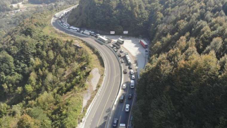 Bolu Haber: Yol Çalışmasından Kaçarken Bolu Dağı’nda trafiğe yakalandılar 7