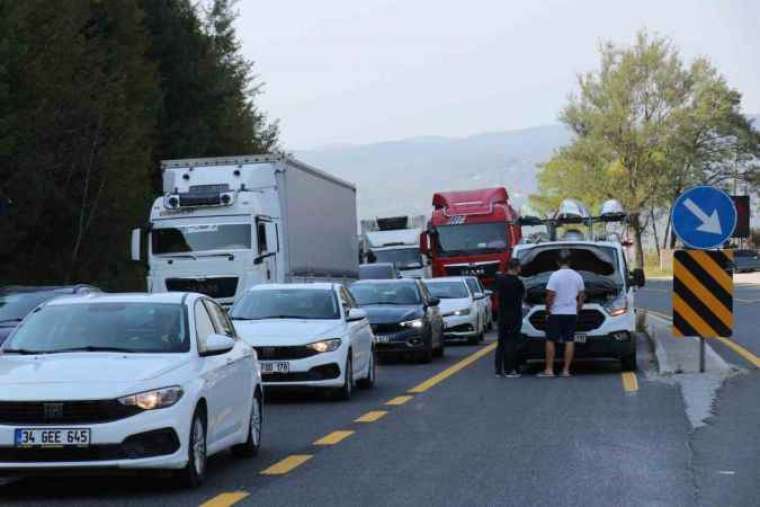 Bolu Haber: Yol Çalışmasından Kaçarken Bolu Dağı’nda trafiğe yakalandılar 6