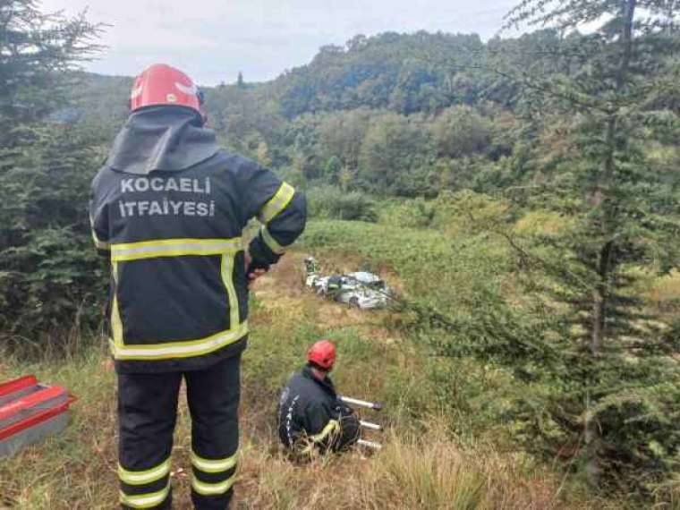 Kocaeli Haber: Otomobil Yeşillik Alana Uçtu 3